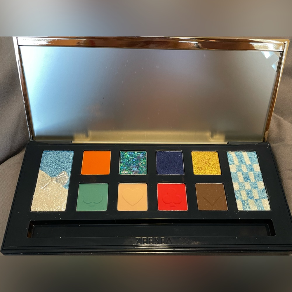 BRAND NEW DISCONTINUED ZEESEA ALICE IN WONDERLAND